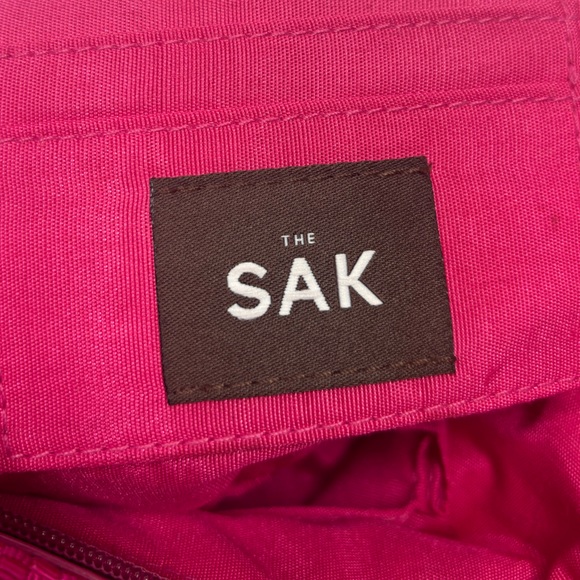 The Sak Woven Pink Fuchsia Cotton Silver Charm Zip Shoulder Bag NWOT - Picture 10 of 13